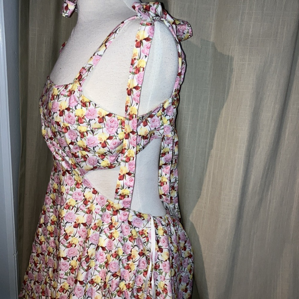 Mabel Gorgeous Floral Cut Out Mini Dress Size L White, Pink, Yellow Flowers - Picture 2 of 16